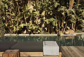 F ZEEN KEFALONIA - Adults Only