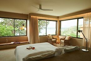 F ZEEN KEFALONIA - Adults Only