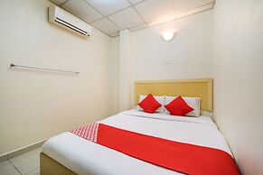 OYO 301 River Inn Hotel