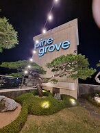Pine Grove Hotel