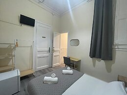 Hostal Balmes Centro
