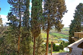 Castello di Montegufoni