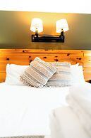 Wolfjaw Lodge
