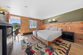 Wolfjaw Lodge