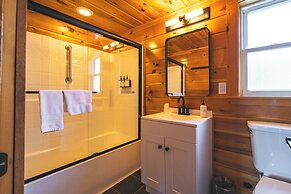 Wolfjaw Lodge