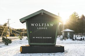 Wolfjaw Lodge