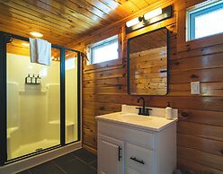Wolfjaw Lodge