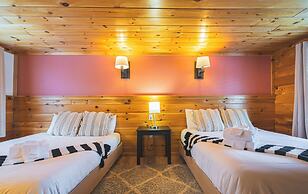 Wolfjaw Lodge