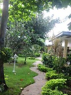 Lapu Lapu Cottages and Restaurant