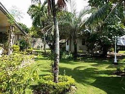 Lapu Lapu Cottages and Restaurant