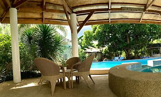 Lapu Lapu Cottages and Restaurant