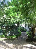 Lapu Lapu Cottages and Restaurant