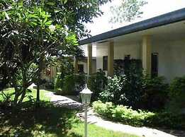 Lapu Lapu Cottages and Restaurant