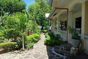 Lapu Lapu Cottages and Restaurant