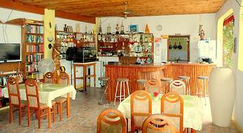 Lapu Lapu Cottages and Restaurant