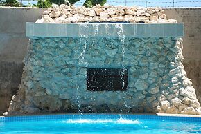 Lapu Lapu Cottages and Restaurant