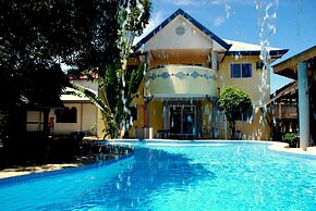 Lapu Lapu Cottages and Restaurant