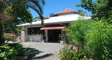 Lapu Lapu Cottages and Restaurant