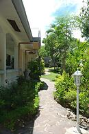 Lapu Lapu Cottages and Restaurant