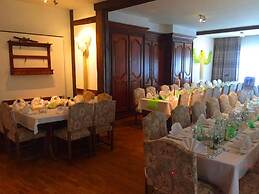 Hôtel Restaurant Aux Trois Roses