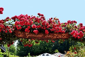 B&B Il Giardino dei Poeti and Apartaments