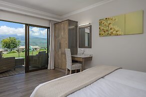 Cayley Mountain Resort