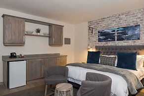 Cayley Mountain Resort