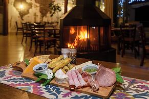 Cayley Mountain Resort