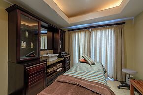 Cayley Mountain Resort