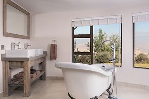 Cayley Mountain Resort