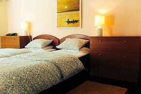 Bungalow Beach Hotel