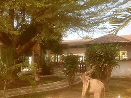 Bungalow Beach Hotel