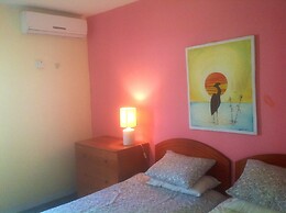 Bungalow Beach Hotel