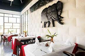 Bungalow Beach Hotel