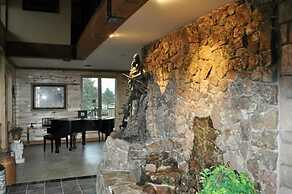 Elktrace Bed & Breakfast