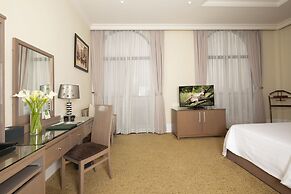 MerPerle Crystal Palace Hotel