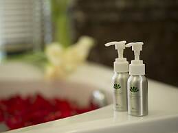 MerPerle Crystal Palace Hotel