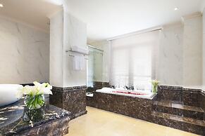 MerPerle Crystal Palace Hotel