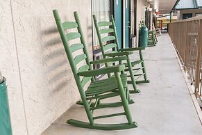 Mountain Breeze Motel