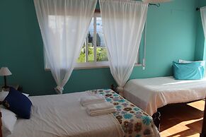 Ericeira Chill Hill Hostel & Private Rooms