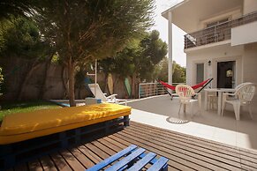 Ericeira Chill Hill Hostel & Private Rooms