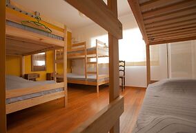 Ericeira Chill Hill Hostel & Private Rooms
