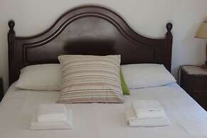 Ericeira Chill Hill Hostel & Private Rooms