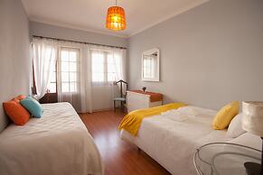 Ericeira Chill Hill Hostel & Private Rooms - Peach Garden