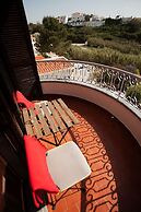 Ericeira Chill Hill Hostel & Private Rooms - Peach Garden
