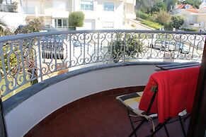 Ericeira Chill Hill Hostel & Private Rooms - Peach Garden