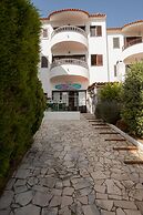 Ericeira Chill Hill Hostel & Private Rooms - Peach Garden