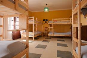 Ericeira Chill Hill Hostel & Private Rooms - Peach Garden