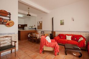 Ericeira Chill Hill Hostel & Private Rooms - Peach Garden