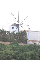 Ericeira Chill Hill Hostel & Private Rooms - Peach Garden